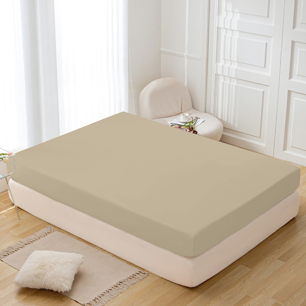 Penutup pelindung lembaran coklat yang dipasang