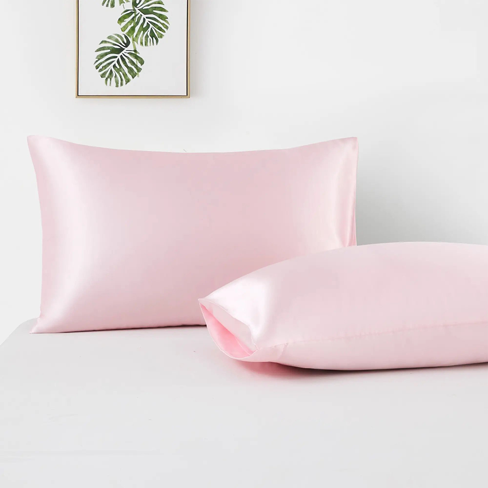 Sarung bantal satin yang lembut dan licin